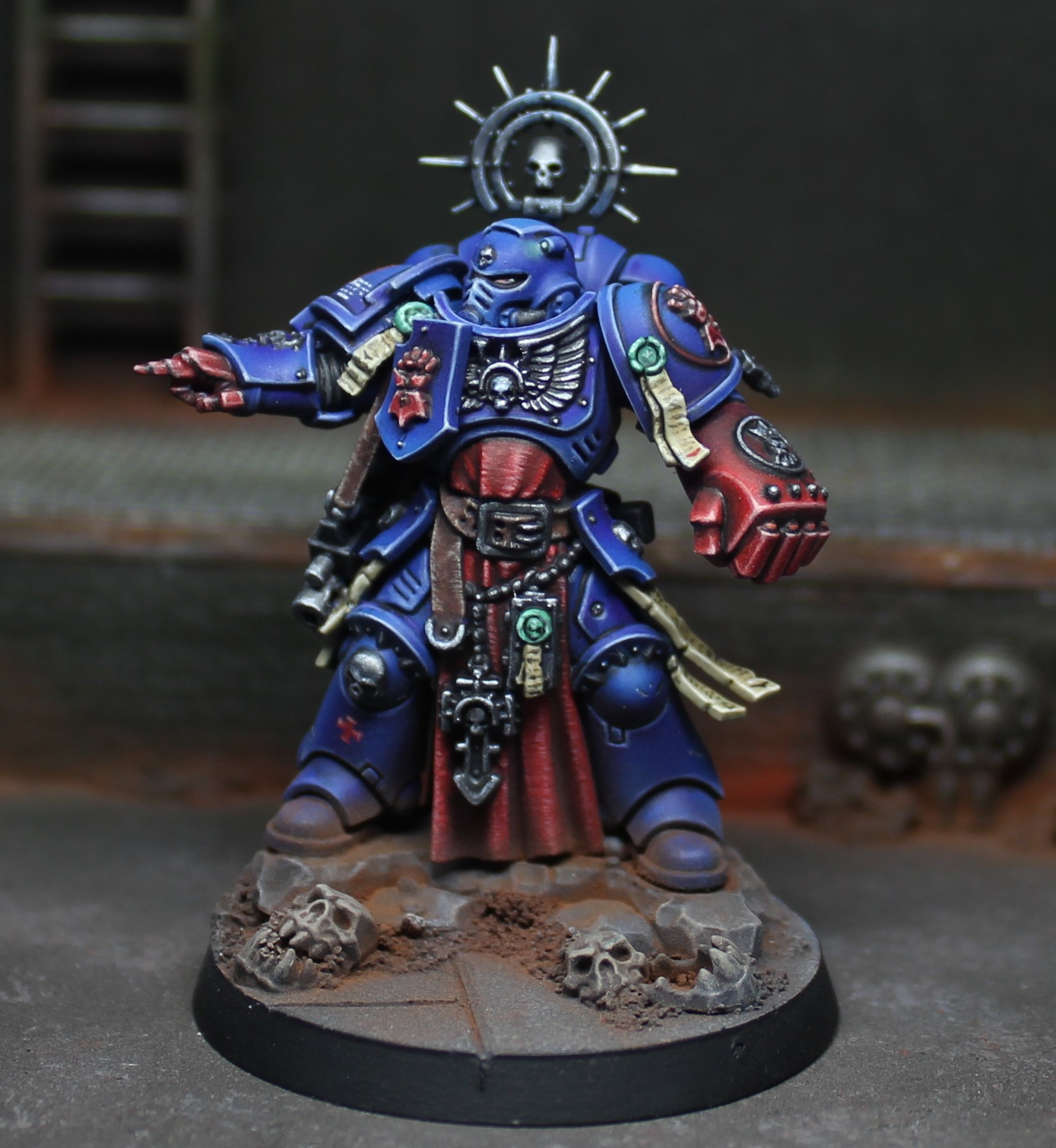 Vitrine Crimston Fists Captain